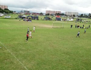 Canchas en grama natural para torneo de fútbol 8 en Bogotá
