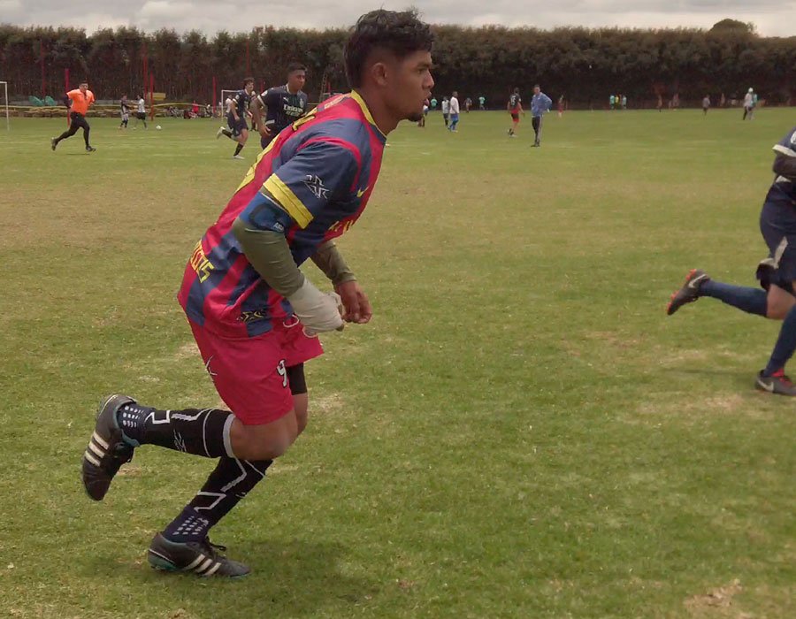 jugador del torneo de fútbol 8 en bogotá