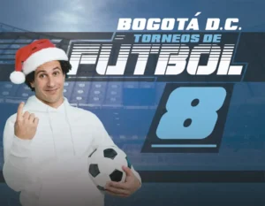 Jugador de futbol 8 en Bogotá con balon y gorro de navidad